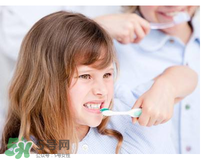 兒童換牙還沒(méi)掉就長(zhǎng)牙正常嗎？?jī)和瘬Q牙先長(zhǎng)牙是為什么？