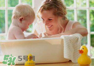 寶寶可以用金銀花水洗澡嗎？金銀花水洗澡好嗎?