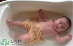 寶寶可以用金銀花水洗澡嗎？金銀花水洗澡好嗎?