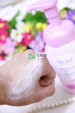 碧柔卸妝水和卸妝乳哪個好？碧柔卸妝水和卸妝乳選擇