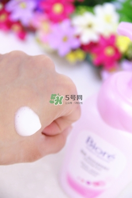 碧柔卸妝水和卸妝乳哪個好？碧柔卸妝水和卸妝乳選擇