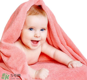 寶寶指甲里的臟東西該怎么處理？寶寶指甲臟怎么辦？