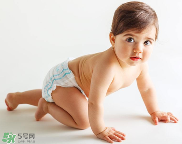 寶寶指甲里的臟東西該怎么處理？寶寶指甲臟怎么辦？