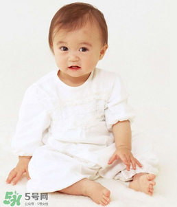 寶寶指甲里的臟東西該怎么處理？寶寶指甲臟怎么辦？