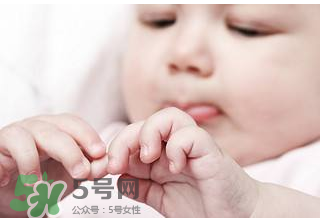 寶寶指甲凹凸不平是什么原因？寶寶指甲凹凸不平正常嗎？