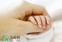 寶寶指甲多久剪一次？寶寶指甲多大可以剪？