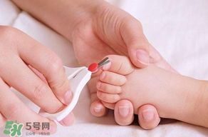 寶寶指甲多久剪一次？寶寶指甲多大可以剪？
