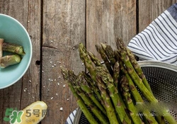 蘆筍焯水幾分鐘可以吃？蘆筍要焯水幾分鐘