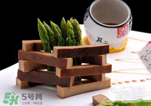 蘆筍焯水幾分鐘可以吃？蘆筍要焯水幾分鐘