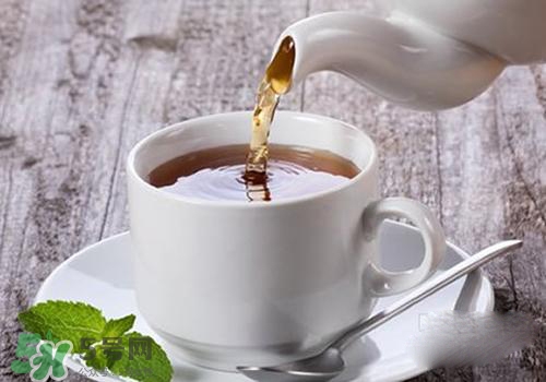 胃脹氣可以喝蜂蜜水嗎？胃脹氣可不可以喝蜂蜜水？