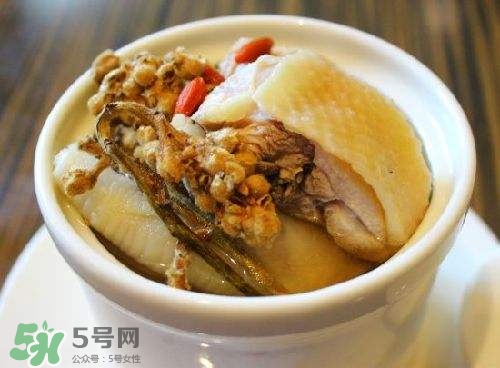 枇杷花怎么煲湯？枇杷花煲湯搭配什么最佳？