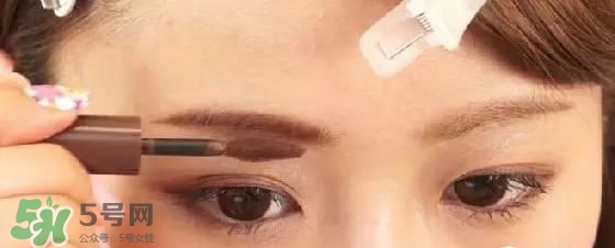 安耐曬安熱沙眉筆怎么用？安耐曬防水液體眉筆色號試色