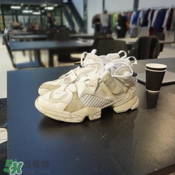 2018vetements reebok pump最新聯(lián)名運(yùn)動(dòng)鞋什么樣_好看嗎？