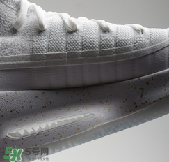 under armour curry4怎么樣？庫里第四代簽名鞋總決賽戰(zhàn)靴細(xì)節(jié)諜照