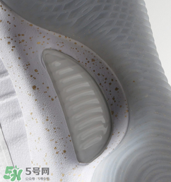 under armour curry4怎么樣？庫里第四代簽名鞋總決賽戰(zhàn)靴細(xì)節(jié)諜照