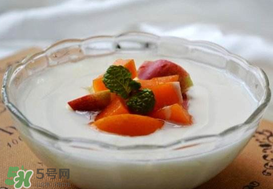 油桃和酸奶能一起吃嗎？油桃能和酸奶一起吃嗎？