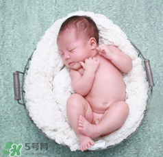 嬰兒吃藥后多久可以吃奶？嬰兒吃藥后多久可以喝奶粉？