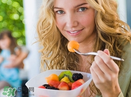 水果沙拉需要哪些材料？水果沙拉用什么沙拉醬