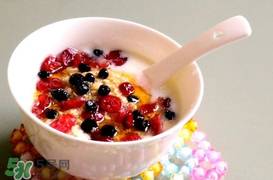 藍莓和牛奶可以一起吃嗎？吃完藍莓可以喝牛奶嗎？