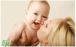 夏季寶寶長痱子怎么辦？怎么預(yù)防寶寶長痱子？