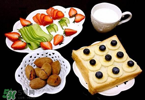 藍(lán)莓和香蕉能一起吃嗎？藍(lán)莓可以和香蕉榨汁嗎？