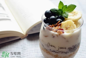 藍(lán)莓和香蕉能一起吃嗎？藍(lán)莓可以和香蕉榨汁嗎？