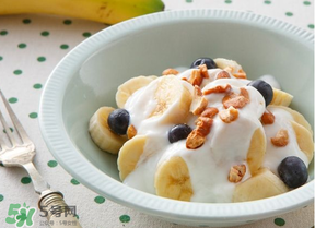 藍(lán)莓和香蕉能一起吃嗎？藍(lán)莓可以和香蕉榨汁嗎？