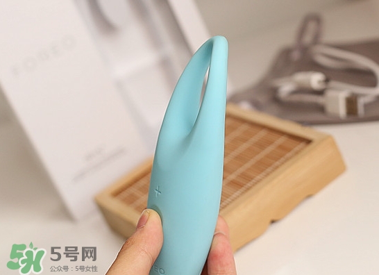 foreo眼部按摩儀怎么用？foreo iris眼部按摩儀使用方法