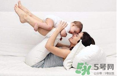 母乳喂養(yǎng)要喂水嗎？純母乳喂養(yǎng)要不要喂水？