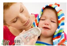 兒童不愛喝水的壞處 夏天寶寶不愛喝水怎么辦？