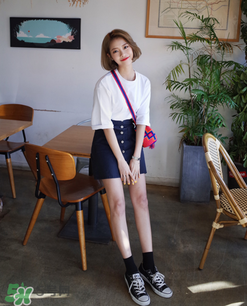 牛仔半裙配什么上衣？牛仔半裙搭配圖片