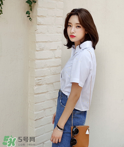 牛仔半裙配什么上衣？牛仔半裙搭配圖片