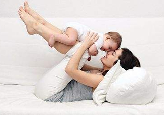 母乳喂養(yǎng)要喂水嗎？純母乳喂養(yǎng)要不要喂水？