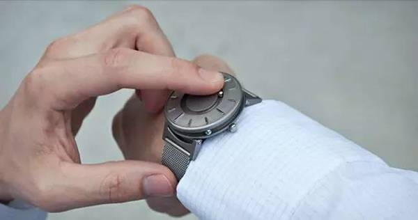 eone手表怎么看時間？eone手表時間怎么調(diào)？