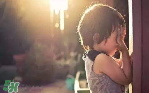 孩子不自信怎么辦？怎樣讓孩子自信大膽？