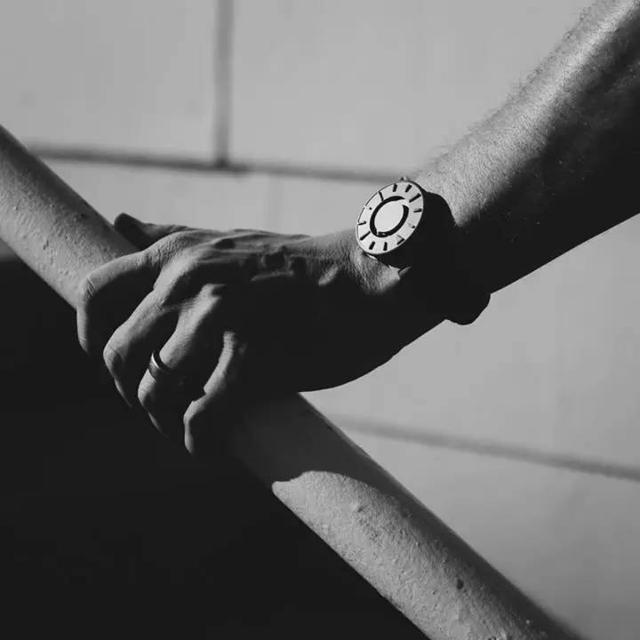 eone手表怎么看時間？eone手表時間怎么調(diào)？