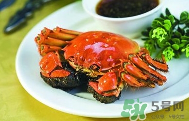 吃螃蟹可以喝可樂嗎？吃螃蟹能喝白酒嗎？