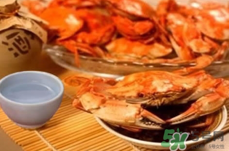 吃花蓋蟹可以喝啤酒嗎？吃花蓋蟹能喝啤酒嗎