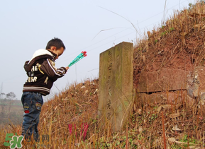 2017父親節(jié)可以上墳嗎？父親節(jié)能給父親上墳嗎？