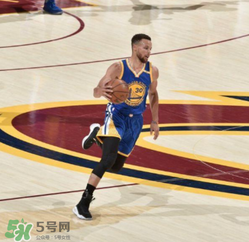 under armour curry4 low什么樣？庫里第四代總決賽戰(zhàn)靴低幫版諜照