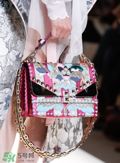 fendi kan i尺寸多大？芬迪kan i包包尺寸介紹