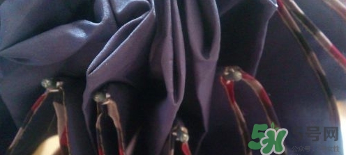 蕉下太陽傘怎么收？蕉下小黑傘太陽傘怎么打開？