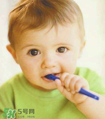 寶寶牙膏含氟好不好？寶寶能用含氟的牙膏嗎？