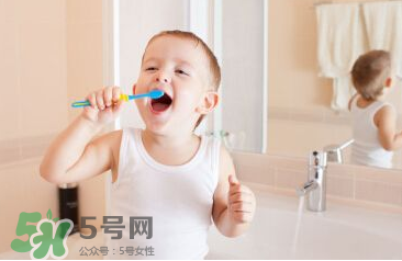 寶寶牙膏含氟好不好？寶寶能用含氟的牙膏嗎？