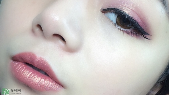 MAC人魚姬眼影畫法 MAC人魚姬眼影怎么涂 MAC人魚姬眼影畫法 MAC人魚姬眼影怎么涂