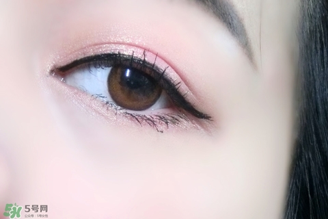 MAC人魚姬眼影畫法 MAC人魚姬眼影怎么涂 MAC人魚姬眼影畫法 MAC人魚姬眼影怎么涂