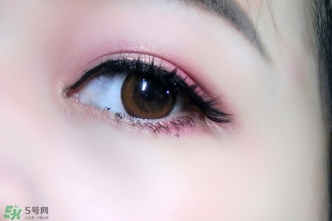 MAC人魚姬眼影畫法 MAC人魚姬眼影怎么涂 MAC人魚姬眼影畫法 MAC人魚姬眼影怎么涂