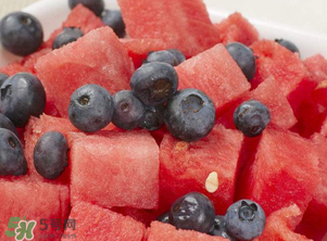 藍(lán)莓和西瓜能一起吃嗎？藍(lán)莓和西瓜一起榨汁嗎？