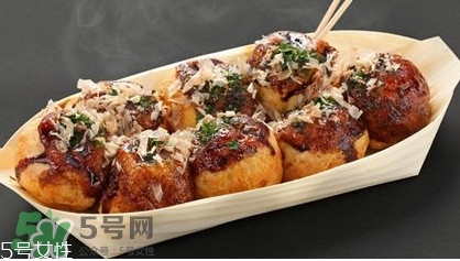 章魚燒是哪個國家的小吃？章魚燒上面的皮是什么