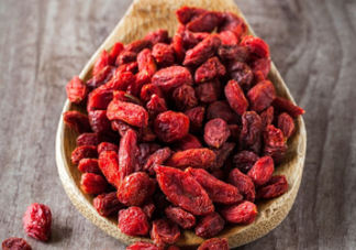 楊梅酒可以放枸杞嗎？楊梅酒里面可以加枸杞嗎？